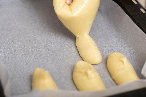 Easy Pâte à Choux Recipe: This Is the Magical French Pastry Dough Eclairs & Cream Puffs Are Made Of Easy Pate A Choux Recipe, Pate A Choux Recipe, Choux Recipe, Garlic Potatoes Recipe, Chicken Pate, Whole Roast Chicken Recipe, Eclair Cream, Choux Dough, 30seconds Food