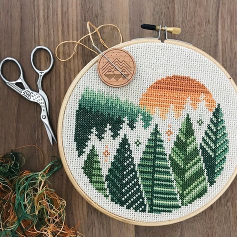 Idea Generation, Cross Stitch Beginner, Coop Design, Boreal Forest, Vintage Cross Stitches, Simple Cross Stitch, Modern Cross, Stitching Art, Modern Cross Stitch