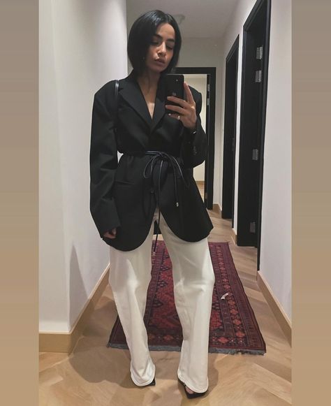 Cut the C O R D Loving me a cord belt at the moment- as seen at the likes of Proenza Schouler 😍 Found a high street version at… | Instagram Cord Belt, Amrita Singh, Instagram B, Effortlessly Chic Outfits, Fashion Aesthetics, Evening Outfits, Fall Fashion Outfits, Casual Fit, Looks Style