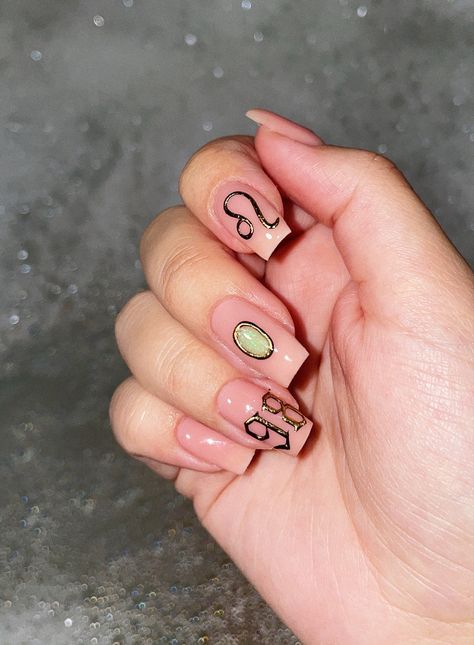 Leo Nails Acrylic Design, Leo Sign Nails, Leo Themed Nails, Leo Nails Designs, 1998 Nails, Virgo Nails Designs Short, Birthday Nails Leo Season, 21st Birthday Nails Leo, Birthday Nail Designs Short