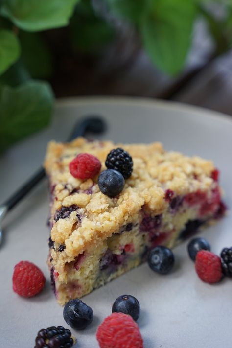 Mixed Berry Buckle - My Story in Recipes Mixed Berry Buckle Cooks Country, Fresh Mixed Berry Recipes, Leftover Berry Recipes, Recipes Using Frozen Mixed Berries, Frozen Mixed Fruit Recipes Desserts, Mixed Berry Recipes Desserts, Mixed Fruit Recipes Baking, Mixed Berry Cake Recipe, Berry Breakfast Recipes