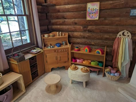 Waldorf At Home, Waldorf Classroom Set Up, Waldorf School Aesthetic, Waldorf Daycare, Waldorf Bedroom, Waldorf Playroom, Waldorf Kids, Rachel House, Morning Garden