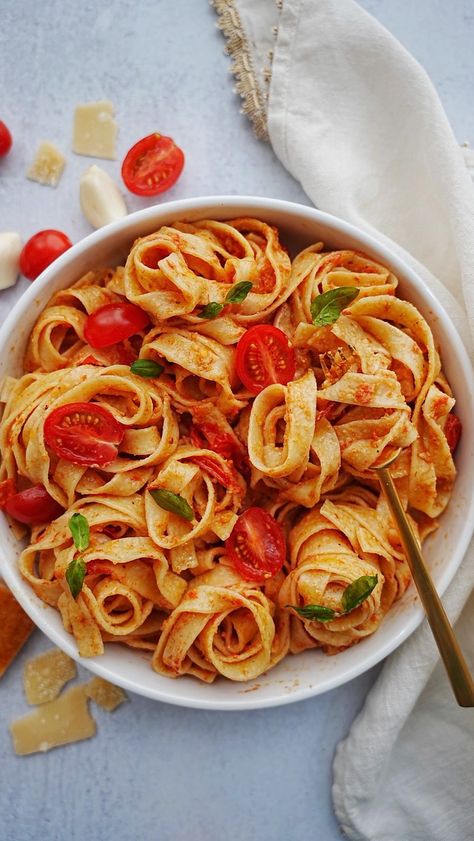 @the_sweetnsalty shared a video on Instagram: “Tomato + Garlic Confit Tagliatelle 🍝 Here’s the 3rd dish in my garlic confit series. This pasta has become a favorite dinner item for my…” • Jun 6, 2022 at 1:48am UTC Chilli Garlic Pasta, Garlic Chili Oil Pasta, Caramelized Onion And Chili Oil Pasta, Chilli Oil Garlic Butter Pasta, Garlic Chilli Prawn Pasta, Tagliatelle Recipe, Tagliatelle Pasta, Light Pasta, Roasted Cherry