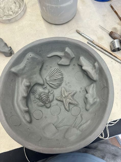 Ceramic fish bowl Ceramic Room Ideas, Fish Bowl Ceramic, Pottery Designs Beginner, Clay Fish Bowl, Coil Pot Ideas Ceramics Easy, Handbuilding Pottery Ideas Pinch Pots, Pottery Inspo Bowls, Clay Vessels Aesthetic, Ceramic Sculpture Ideas Projects