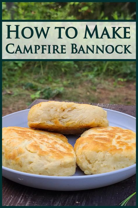 A plate of bannock. Overlaid text says how to make campfire bannock. Camp Fire Bread, Baking Bread Over Campfire, Camp Bread Recipes, Camping Bread Recipes, Bannock Recipe Campfire, Campfire Bannock, Campfire Bread Recipe, Camp Bread, Camping Bread