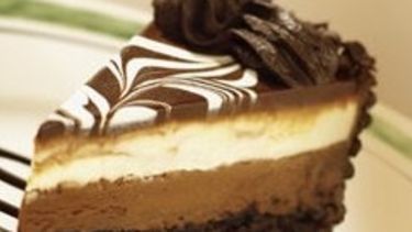 *the Real* Black Tie Mousse Cake by Olive Garden Recipe - Food.com Black Tie Mousse Cake, Olive Garden Recipe, Box Cake Recipes, Tuxedo Cake, Mousse Cake Recipe, Olive Garden Recipes, Chocolate Mousse Cake, Mouse Cake, Piece Of Cake