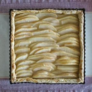 Pear Frangipane Tart Recipe Pear Tart Recipe Easy, Easy Fruit Desserts, Pear Tart Recipe, Yummy Pie Recipes, Fruit Desserts Easy, Rustic Dessert, Frangipane Tart, Pear Tart, Galette Recipe