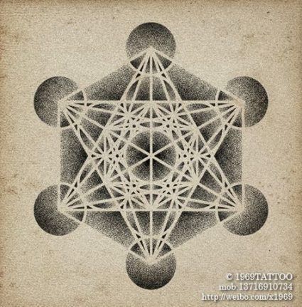 Metatrons Cube Tattoo Design, Herren Hand Tattoos, Geometric Tattoo Pattern, Flower Of Life Tattoo, Chakra Tattoo, Geometric Mandala Tattoo, Geometric Sleeve Tattoo, Sacred Geometry Tattoo, Geometry Tattoo