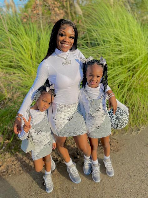 Auntie And Niece Photoshoot, Black Toddler Girl, Auntie And Niece, Pregnancy Aesthetic, Mommy Daughter Photoshoot, Mommy Daughter Pictures, Fly Baby, Mix Baby Girl, Cute Family Pictures