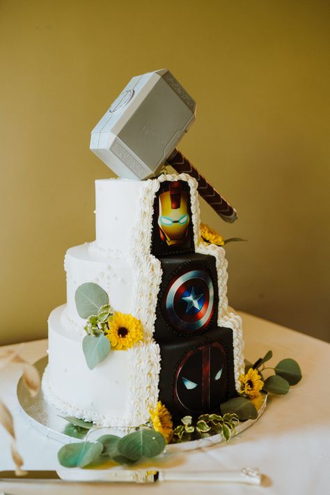 Two Sided Wedding Cake, 2 Sided Wedding Cake, Marvel Wedding Dress, Marvel Wedding Ideas, Marvel Wedding Cake, Thor Wedding, Marvel Wedding Theme, Iron Man Wedding, Unique Wedding Cake Ideas