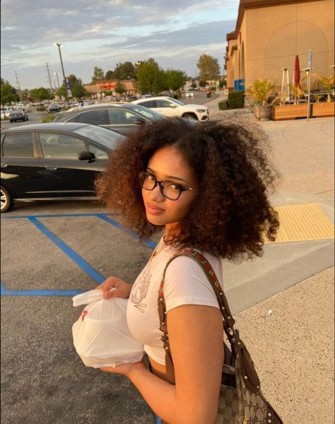 Curly Hairstyles Glasses, Light Skin Models, Light Skinned Black Woman, Glasses And Curly Hair, Curly Hair With Glasses, Light Skin Black Woman, Light Skin Girl, Girls Natural Hairstyles, Zootopia