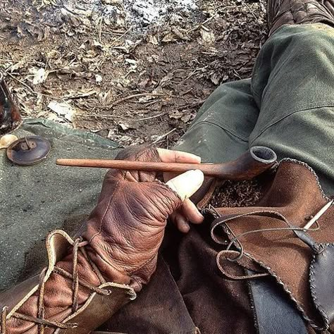 Ranger Core Aesthetic, Groundskeeper Aesthetic, Dnd Ranger Cosplay, Dunedain Ranger Aesthetic, D&d Rogue Aesthetic, Squire Aesthetic, Druid Dnd Aesthetic, Forest Ranger Aesthetic, Dnd Ranger Aesthetic