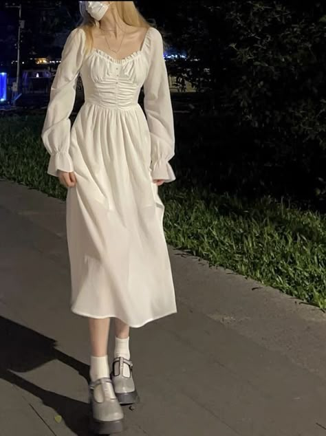 Flowy Cute Dresses, Modest Clothing For Summer, Flowy Outfits Summer, Cute Flowy Dress, Soft Flowy Outfits, White Flowy Dress Outfit, Modest Dresses Aesthetic, Pretty Dresses Casual Simple, Flowy Clothes Aesthetic