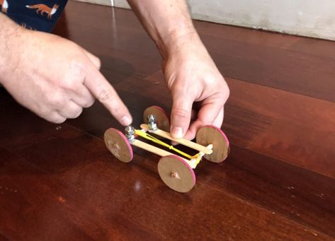 HOW TO: Make a Rubber Band Car - WEMADEIT Rubber Band Car, How To Make Things, Build Projects, Popsicle Sticks, Glue Gun, Make Things, Hot Glue Gun, Mini Cars, Rubber Band