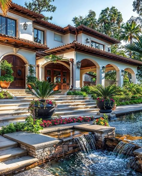 Spanish Villa Mansion, Spanish Villa Home Exterior, Mexican Villa House, Mexican Mansion, Italian Home Exterior, Italian Countryside House, Spanish Villa Interior, Villa House Design, Spanish Villa Home