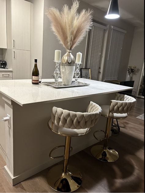 Bougie Aesthetic Apartment, Living Room Bar Ideas Apartments, Kitchen Island Ideas Apartment, White And Gold Apartment, Classy Apartment Living Room, Neutral Color Apartment Decor, Apartment Inspiration Neutral, It Girl Apartment Aesthetic, Boujee Apartment Kitchen