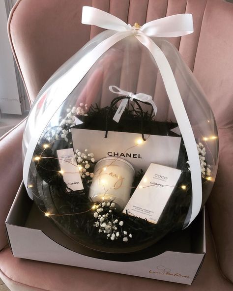 Luxe Balloons on Instagram: “‘Don’t be like the rest of them, darling.’ - Coco Chanel” Gifts In A Balloon, Balloon Gift Basket, Chanel Gifts, Stuffed Balloons, Clear Balloon, Luxury Gift Basket, Balloon Gifts, Balloon Business, Balloon Basket