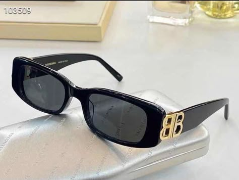 Stylish Sunglasses Women, Fancy Glasses, Bling Phone Cases, Wednesday Quotes, Black Balenciaga, نظارات شمسية, Fashion Eye Glasses, Fancy Makeup, Spectacles Frames