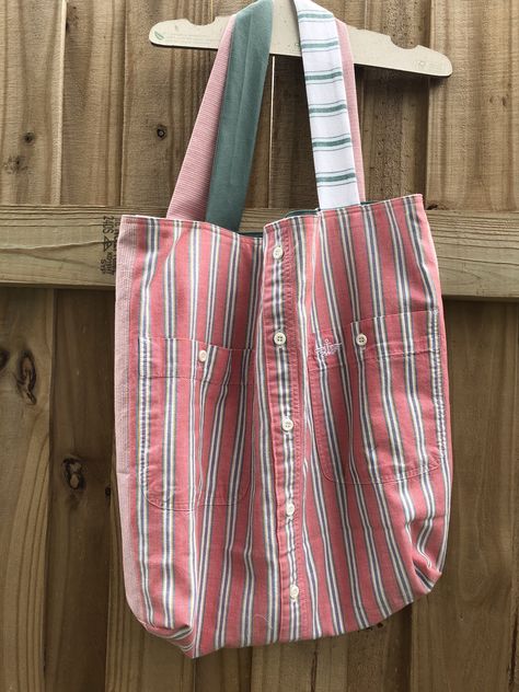 Sac Tote Bag, Hello Kitty Purse, Handbag Outfit, Small Sewing Projects, Coastal Christmas, Jeans Diy, Recycle Clothes, Diy Easter, Bag Patterns To Sew