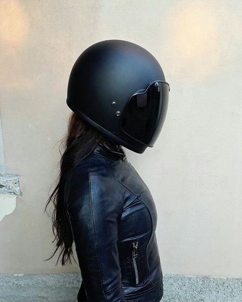 Motorcycle Women - motorcyclespirit Womens Motorcycle Helmets, Moto Custom, Biker Shorts Outfit, Motorcycle Art, Biker Chick, Triumph Motorcycles, Bike Gear, Riding Gear, Motorcycle Women