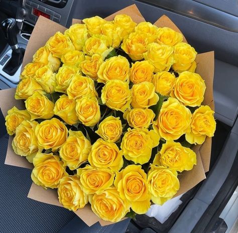 Yellow Roses Bouquet Aesthetic, Yellow Flowers Bouquet Gift, Bouquet Of Flowers Gift Roses, Yellow Roses Bouquet Gift, Yellow Roses Aesthetic, Yellow Roses Bouquet, Yellow Flowers Bouquet, Yellow Rose Bouquet, Roses Bouquet Gift