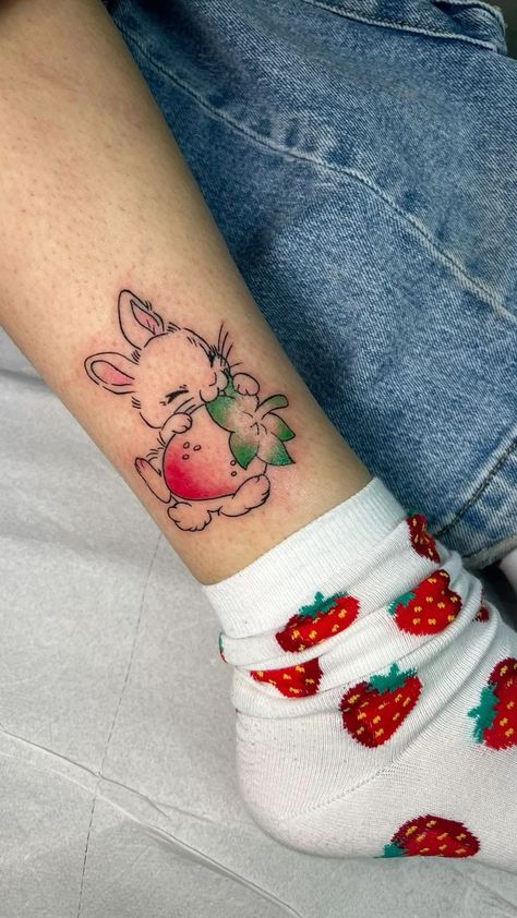 Cat With Strawberry Tattoo, Bunny Eating Strawberry Tattoo, Strawberry Bunny Tattoo, Strawberry Tattoo Design, Big Tattoo Ideas, Strawberry Shortcake Tattoo, First Tattoo Ideas, Strawberry Bunny, Strawberry Tattoo