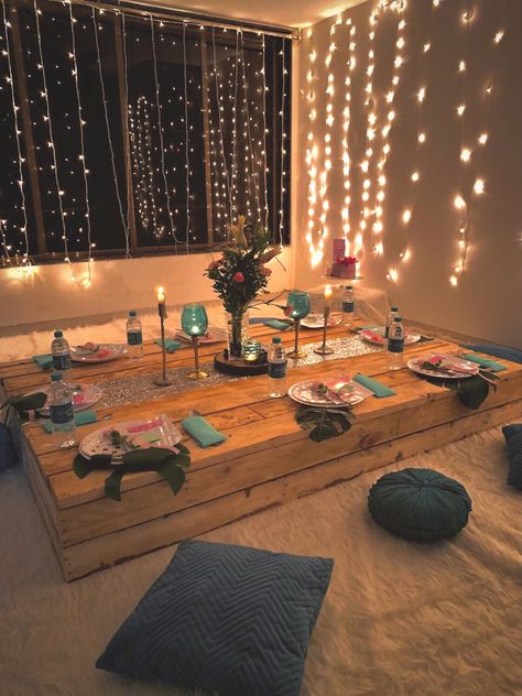 Indoor Dinner Ideas, Birthday Setups At Home, Cozy Birthday Decor At Home, Birthday Dinner At Home Decor, Boho Indoor Party, At Home Concert Ideas, Indoor Picnic Setup Ideas, Cosy Birthday Party Ideas, Indoor Dinner Party Table Ideas