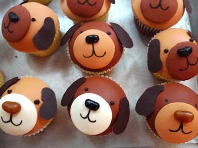 9 Perfect Dog Cupcakes to Wow Your Friends on National Cupcake Day Cupcakes Bonitos, Cupcakes Amor, National Cupcake Day, Puppy Cupcakes, Cookies Cupcake, Cupcake Day, Dog Cupcakes, Puppy Cake, Cake Mini