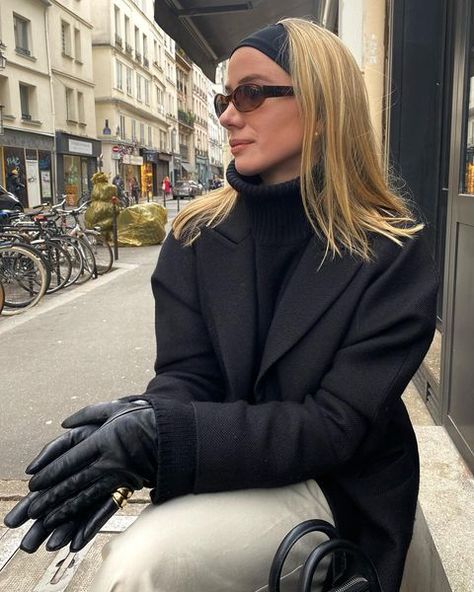 All Posts • Instagram Leather Gloves Outfit, Scandi Street Style, Minimalism Clothes, Gloves Outfit, Magazine Shoot, Leather Gloves Women, Autumn 2023, Paris Outfits, Winter Fits