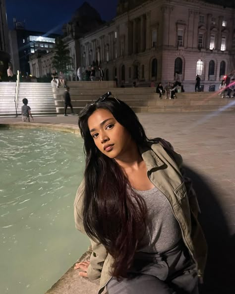 Dark Brown Hair Indian, Pretty Pakistani Women, Thea Calligaris, Brown Girl Aesthetic, South Asian Women, Brown Eyes Black Hair, Pretty Dark Skin, Pretty Makeup Looks, Brown Skin Makeup