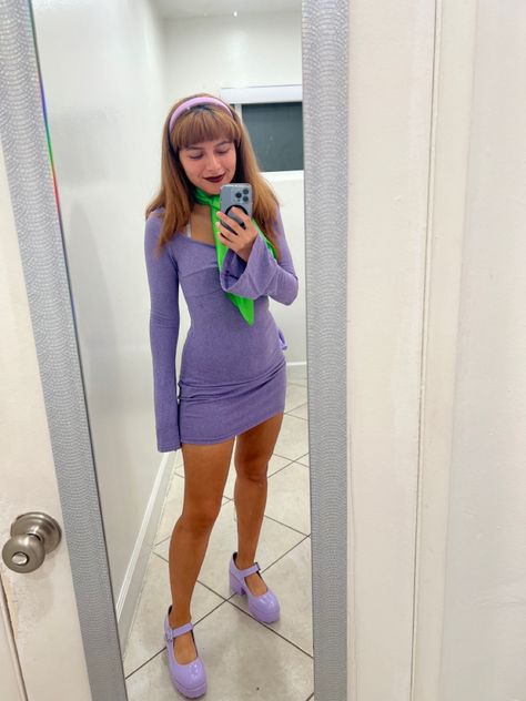 Scooby Doo Daphne Halloween costume Scooby Doo Daphne Aesthetic, Daphne Costume Ideas, Daphne Costume Halloween, Daphne Blake Costume, Daphne Blake Costumes, Daphne Halloween, Daphne Cosplay, Daphne Halloween Costume, Scooby Doo Daphne