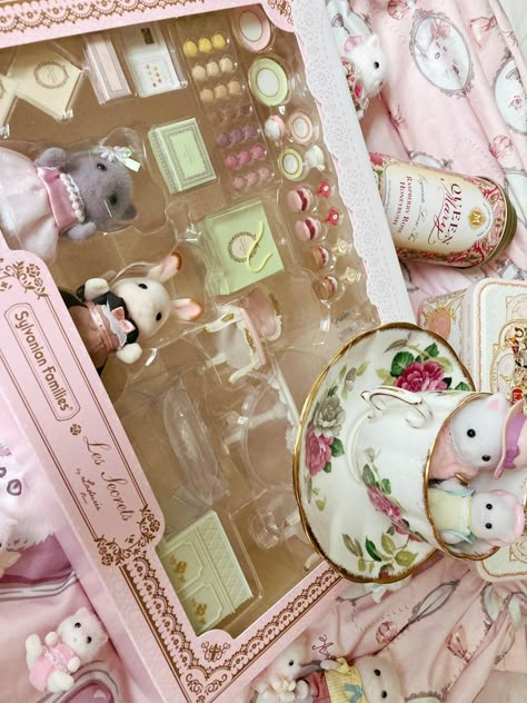 Calico Critters Families, Critters 3, Calico Critter, Sylvanian Family, Calico Critters, Sonny Angel, Cute Little Things, Sylvanian Families, Cute Toys