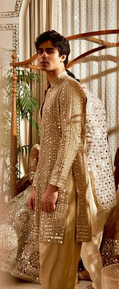 Middle Eastern Formal Wear Men, Desi Groom Outfits, Golden Kurta For Men, Mehendi Outfits For Men, Trending Kurta For Men, Indian Groomsmen, Golden Sherwani, Traditional Indian Mens Clothing, Engagement Dress For Groom