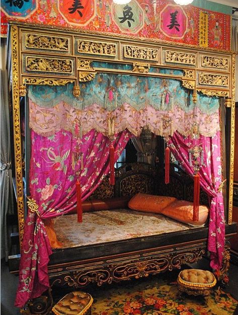 Chinese Wedding Bed, Peranakan Wedding, Chinese Bed, Alcove Bed, Wedding Bed, Canopy Beds, Chinese Decor, Chinese Furniture, Healing Space