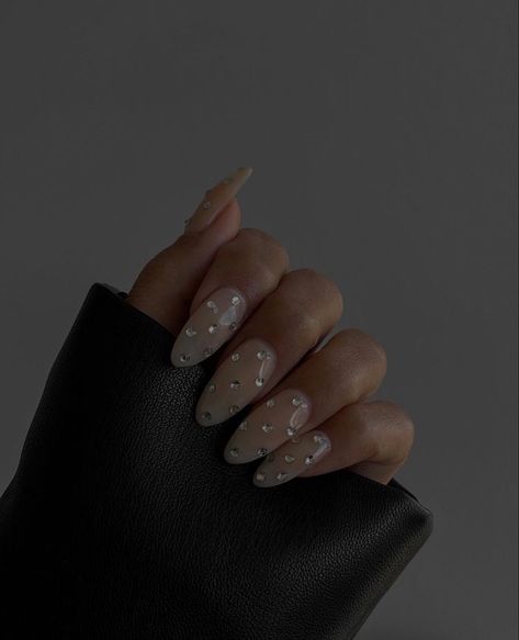 Haze Aesthetic, Spotify Ideas, Aesthetic Wallpaper Backgrounds, Pretty Girl Aesthetic, Hands Nails, Aesthetic Selfie, Aesthetic Paris, Moody Aesthetic, Nail Polish Removers