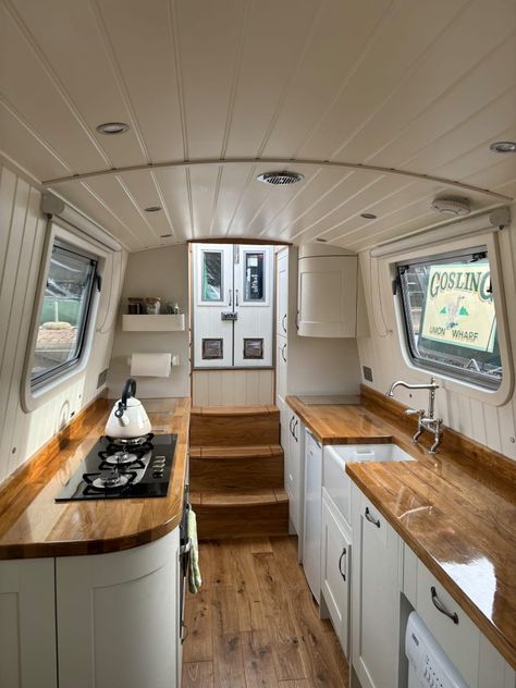 Testimonial for a Boutique Narrowboat build – Boutique Narrowboats Narrow Boat Interior, Houseboat Interiors, Houseboat Design, Houseboat Remodel, Canal Boat Interior, Interior Room Design, Houseboat Ideas, Urban Interior Design, Narrowboat Interiors