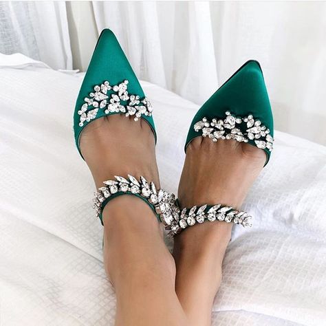 Instagram Shoes, Mules Sandals, Fashion Shoes Heels, High Heel Mules, Heeled Mules Sandals, Red High Heels, Heel Mules, Fancy Shoes, Stiletto Shoes