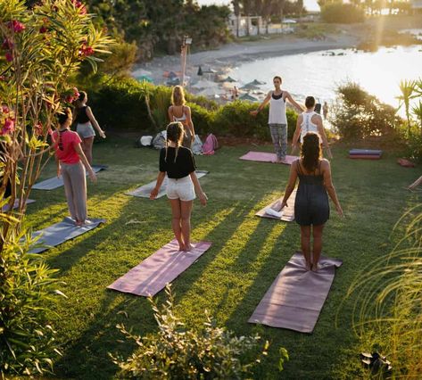 Yoga In The Park, Yoga Aesthetic Nature, Outside Yoga, Mindfulness Retreat, Job Goals, Benefits Of Yoga, Yoga Travel, Iyengar Yoga, Yoga Retreats