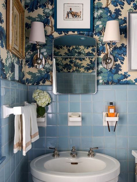 Powder Room Ideas: Tricks and Tips for Desiging a Beautiful Space with Style Powder Room Ideas, Blue Bathroom Tile, Retro Bathrooms, Bad Inspiration, Blue Tile, Vintage Tile, Blue Bathroom, Bathroom Wallpaper, Vintage Bathroom