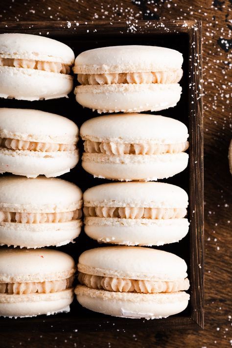 Cinnamon Macarons, Best Macaron Recipe, Mini Lemon Tarts, Christmas Macarons, Eclair Recipe, French Cookies, Macaron Flavors, Pumpkin Spice Cookies, Cream Cheese Eggs