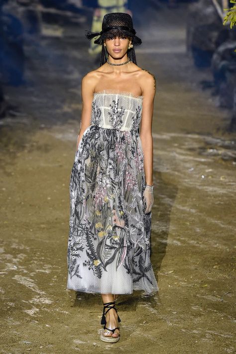 Dior 2020 Spring Summer, Dior Spring 2020, Dior Ready To Wear, Dior Collection, Dior Dress, Looks Style, Couture Dresses, Night Outfits, Pink Fashion