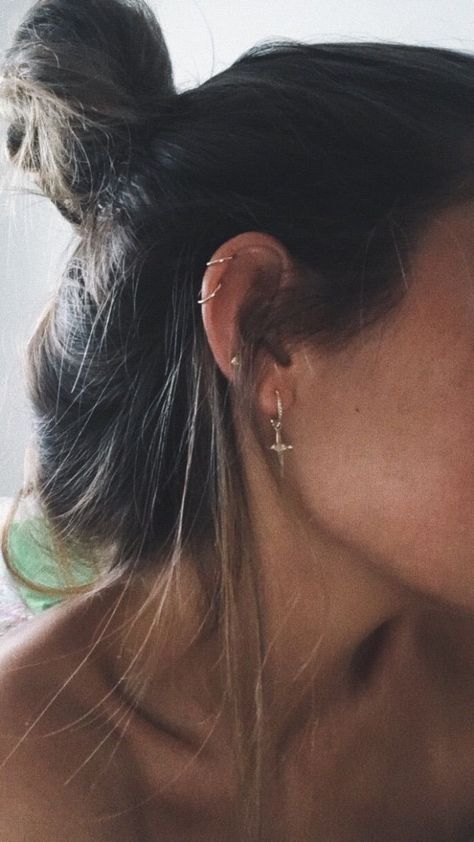 Earring Piercing Ideas, Nose Piercing Rings, Nose Pierce, Piercing Cleaning, Nose Piercing Care, Piercings Studs, Piercing Jewelry Ideas, Stud Nose Piercing, Upper Ear Piercing