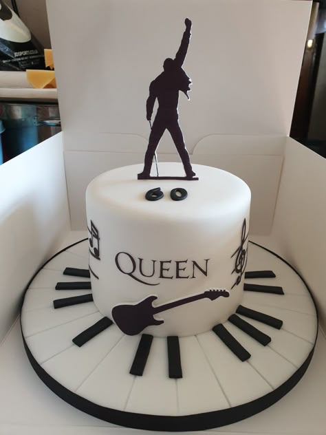 Freddie mercury/queen cake Freddie Mercury Cake Birthday, Freddie Mercury Themed Birthday Party, Freddie Mercury Themed Party, Queen Band Themed Birthday Party, Cake Queen Birthday, Queen Band Party Theme, Queen Band Birthday Party Ideas, Queen Band Cake, Freddie Mercury Birthday Party