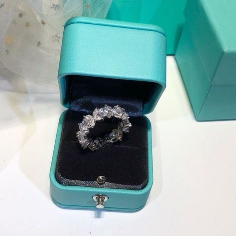 Tiffany Ring, قلادات متدلية, Tiffany Co Rings, Tiffany Rings, Tiffany And Co Jewelry, Cute Engagement Rings, Louis Vuitton Gucci, Expensive Jewelry Luxury, Future Engagement Rings