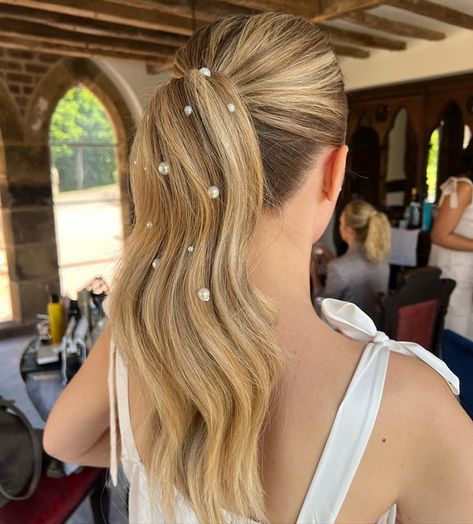 Hairstyle Pony, Ponytail Bridal Hair, Half Pony Hairstyles, Wedding Reception Hairstyles, Wedding Ponytail Hairstyles, Bridal Ponytail, Bridesmaid Hair Inspo, Wedding Ponytail, Pony Hairstyles