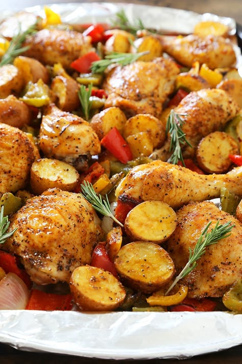 Rosemary Roasted Chicken with Bell Peppers and Potatoes – The Comfort of Cooking What To Make With Chicken, Chicken With Bell Peppers, Peppers And Potatoes, Stuffed Bell Peppers Chicken, Rosemary Roasted Chicken, Potatoes And Onions, Roasted Chicken And Potatoes, Chicken Potatoes, Chicken Dishes Recipes