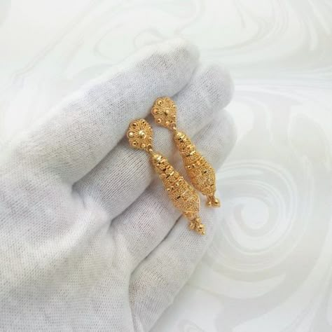 Gold Buttalu, Gold Earrings Indian, Gold Jhumka Earrings, Gold Jewelry Outfits, Bridal Jewellery Design, Gold Jewelry Simple Necklace, Gold Jewelry Stores, Bride Jewelry, Earring Designs