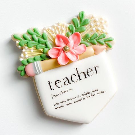 Griselda | Cookie Artist on Instagram: “Happy Teacher Appreciation Week! With a special shout-out to all my fellow cookiers that are teachers 💕 ✏️🌸 #teacherappreciationcookies…” Happy Teacher Appreciation Week, Teacher Cookies, Appreciation Cookies, Fall Decorated Cookies, Cold Process Soap Designs, Special Cookies, Teacher Cakes, Royal Iced Cookies, Happy Teacher