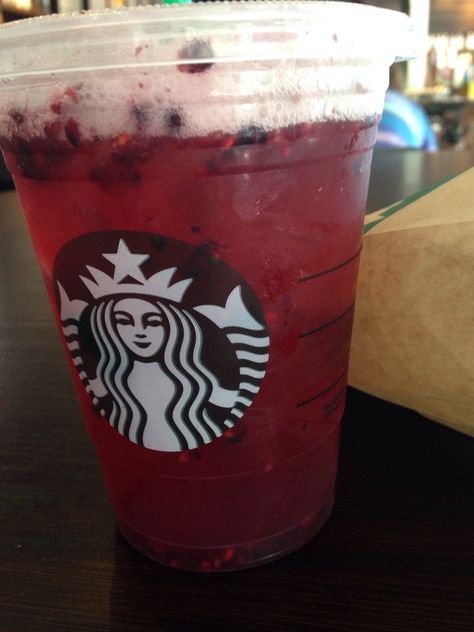 Very berry hibiscus refresher ;P Starbucks Hibiscus Refresher Recipe, Hibiscus Starbucks Drink, Starbucks Very Berry Hibiscus, Cherry Starbucks Cup, Wild Berry Hibiscus Tea, Very Berry Hibiscus Refresher, Starbucks Hot, Hot Coffee, Hibiscus