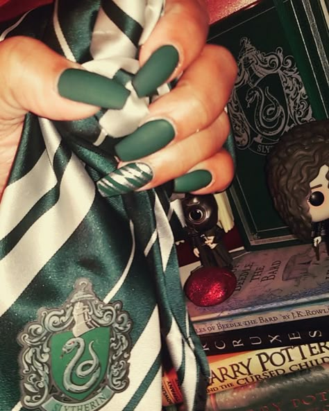 Slytherin Nail Art, Harry Potter Nails Designs, Potter Nails, Harry Potter Nail Art, Harry Potter Nails, Fingernails Painted, Nails Inspiration Summer, Green Nail Designs, Nails Green